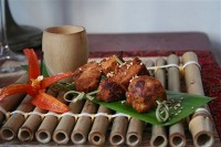 Espeto de frango no Curry vermelho